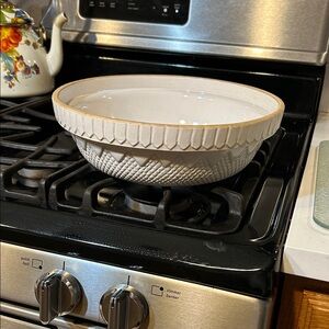 World market ceramic chicken pot pie or deep dish Apple pie dish. Exc cond.